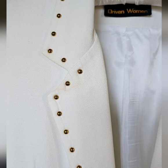 Vintage 90s Chanel-Inspired White Blazer - Picture 5 of 10